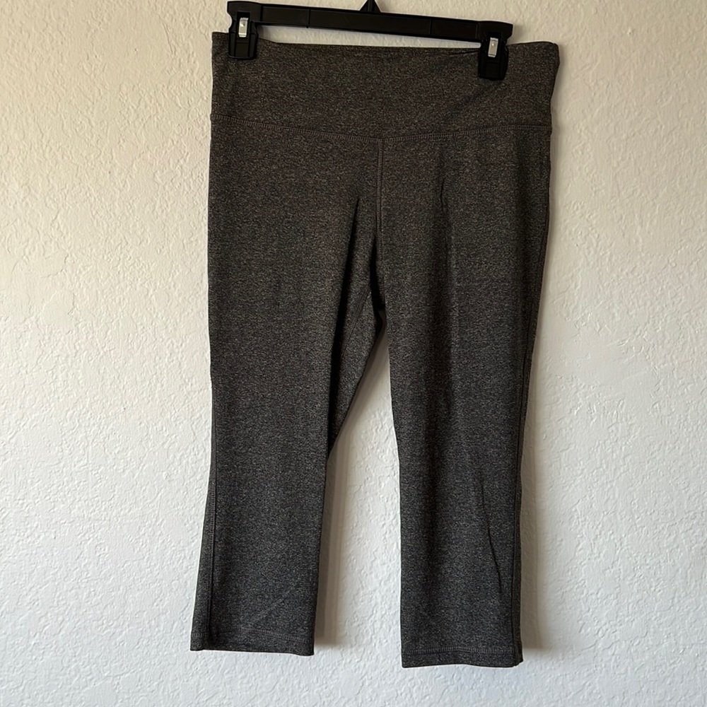 Gray quarter calve, athletic leggings
